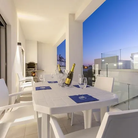 Correeira Luxury Residence T2 C- Albufeira, Pools, Wifi, Bbq, Beach * البوفيرا