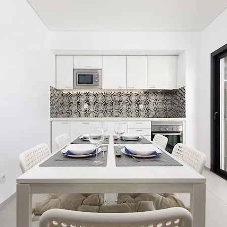 Correeira Luxury Residence T2 C- Albufeira, Pools, Wifi, Bbq, Beach شقة